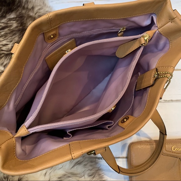 Leather Coach Purse and Matching Leather Wallet - Picture 13 of 16